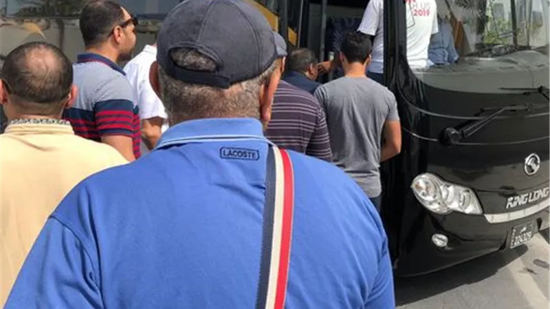 اقبال منقطع النظير للمصريين بالدوحة على الاستفتاء .. صور