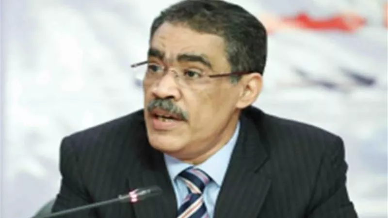 نقيب الصحفيين يدلي بصوته بمقر لجنته الانتخابية بمصر الجديدة.. فيديو