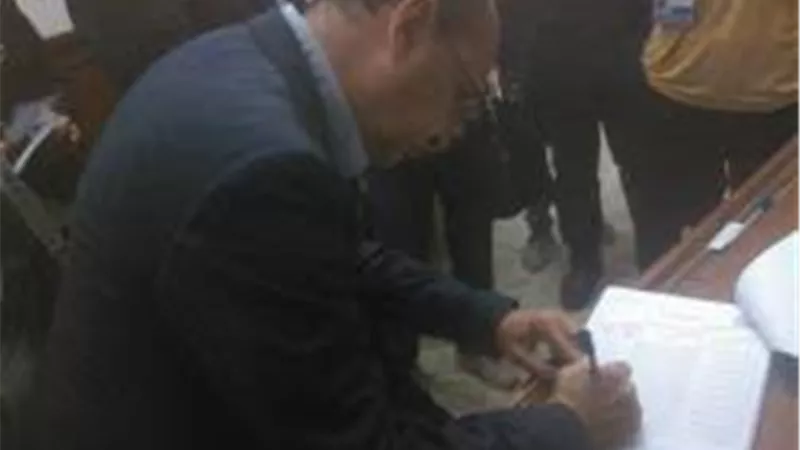 وزير الصناعة يدلى بصوته في التعديلات الدستورية بالدقي