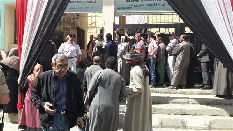 إقبال كثيف للتصويت على التعديلات الدستورية بلجان الجيزة .. صور وفيديو