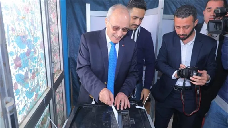 وزير الإنتاج الحربي يدلى بصوته في الاستفتاء على التعديلات الدستورية.. صور