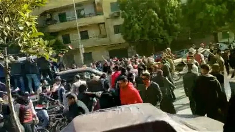 مسيرة حاشدة لاهالى حدائق القبة للمشاركة فى الاستفتاء على الدستور .. فيديو