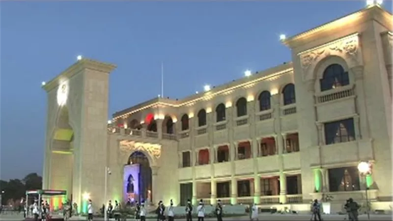 مبالغ مالية هائلة بمقر الرئيس المعزول فى السودان