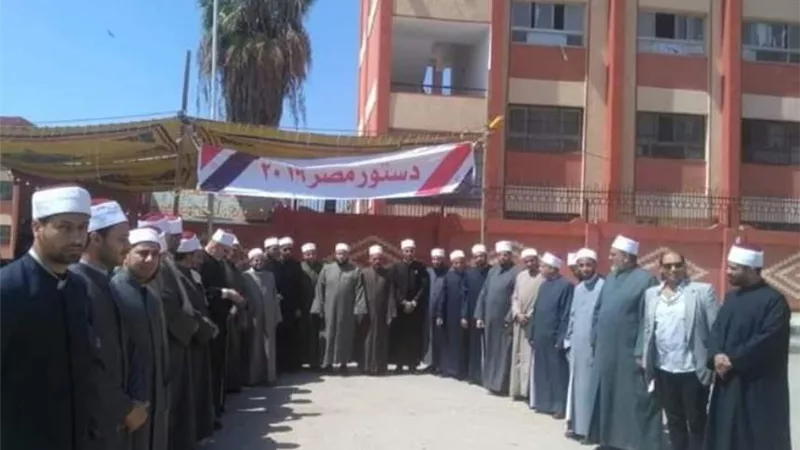 أئمة الأوقاف ببورسعيد يدلون بأصواتهم في لجان التعديلات الدستورية