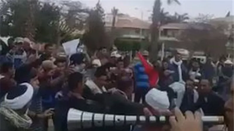 أهالى أكتوبر يحتفلون بالمزمار والطبلة أمام لجان الاستفتاء
