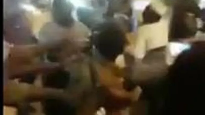 القبض على وزير الشباب والرياضة السودانى بمطار الخرطوم