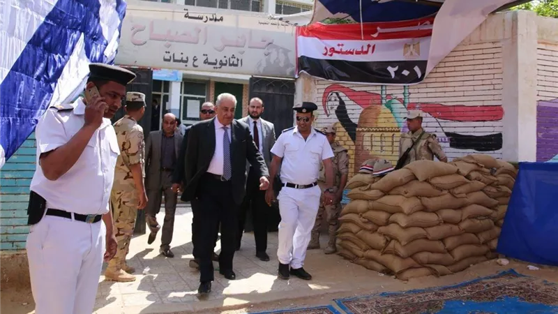 نقيب المحامين يدلي بصوته في الاستفتاء ..ويؤكد: المشاركة واجب وطنى