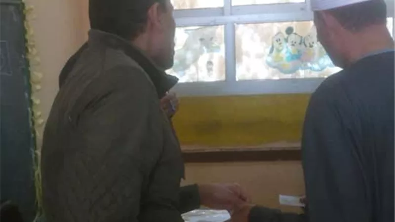 مدير أوقاف أشمون منوفية يدلى بصوته أمام لجنة مشيرف الباجور