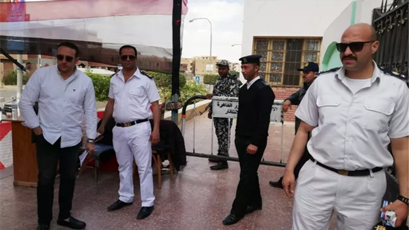 إجراءات أمنية حول مقرات الاستفتاء على الدستور بمدينة بدر .. بالفيديو و الصور
