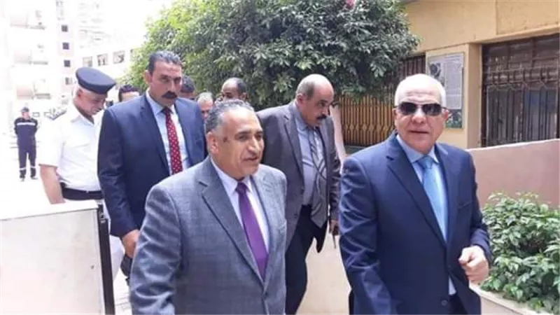 محافظ الجيزة يتفقد لجان التصويت على الاستفتاء
