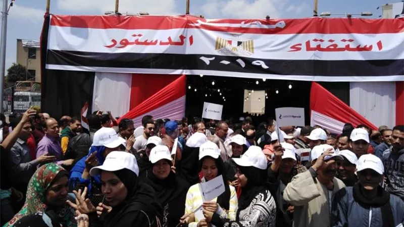 العمال خرجوا من 
