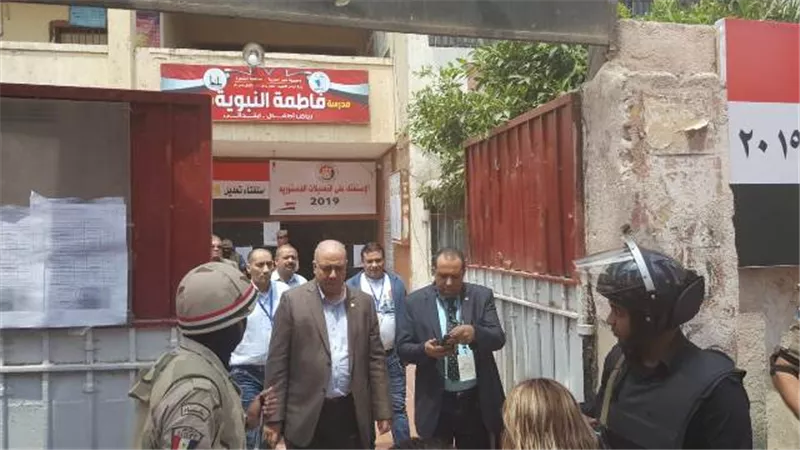 رئيس المترو يدلى بصوته في استفتاء التعديلات الدستورية