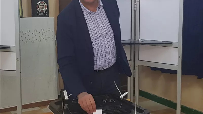 الدكتور صلاح حسب الله رئيس حزب الحرية المصرى يدلى بصوته فى شبرًا الخيمة