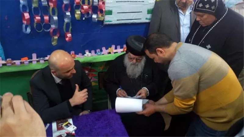 بالصور .. الانبا باخوميوس يدلي بصوتة فى البحيرة
