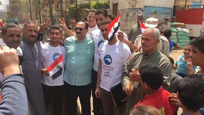 رئيس لجنة النقل والمواصلات يدلى بصوته فى المنوفية.. و الأطفال يشاركون فى فرحة الاستفتاء