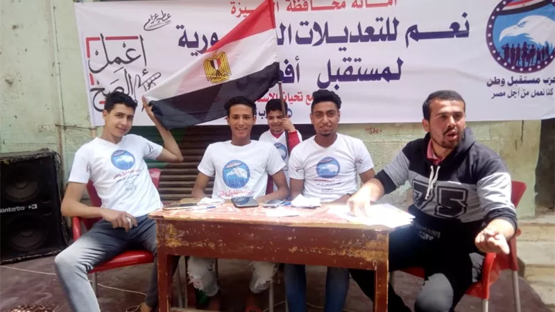اقبال كثيف من اهالي منشاة القناطر في اول يوم استفتاء .. صور