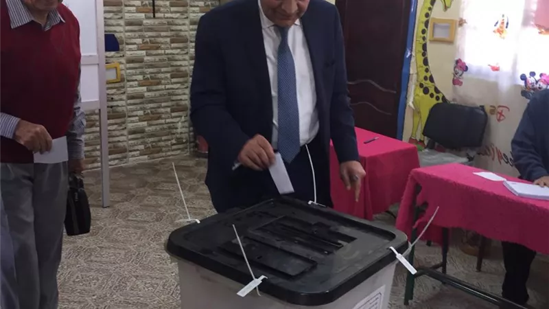 وزير التموين يدلى بصوته الاستفتاء على التعديلات الدستورية