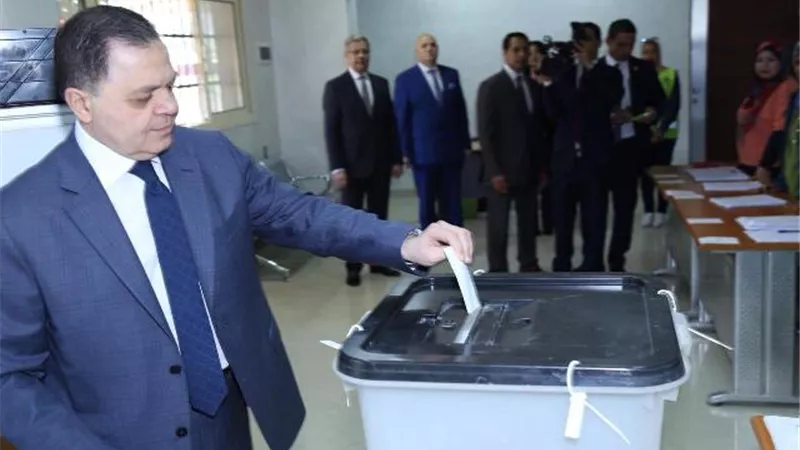 وزير الداخلية: حريصون على توفير المناخ الآمن للمواطنين خلال ايام الاستفتاء .. بالصور