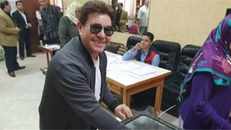 نقيب الموسيقيين يدلى بصوته فى المدرسة الفندقية بالهرم ..صور