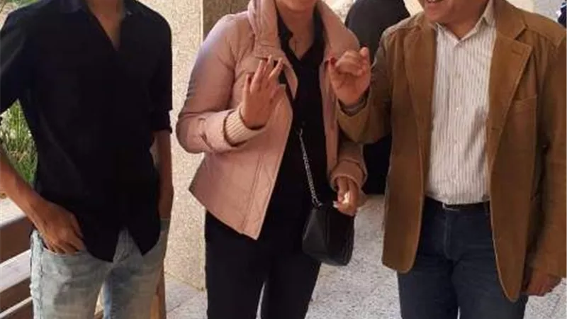 أمين الأغلبية بالبرلمان يدلى بصوته في الاستفتاء بصحبة زوجته وأولاده بالشيخ زايد