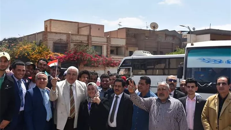موكب من قيادات جامعة السادات الى لجان الاقتراع