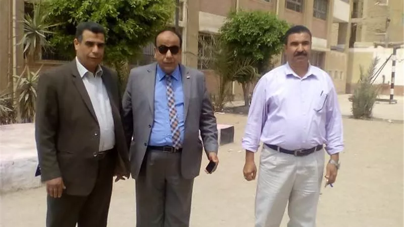 التعليم الخاص بالخانكة يشارك في نقل الناخبين ومدير التعليم يستقبلهم علي الأبواب
