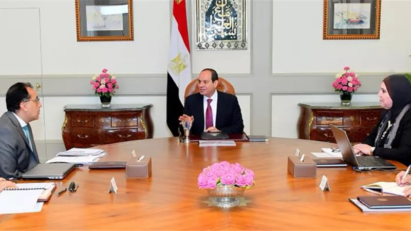 الرئيس السيسي يؤكد إيمان الدولة بالدور الكبير للمشروعات الصغيرة والمتوسطة