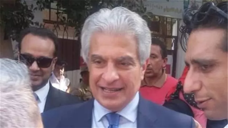 وائل الابراشى يدلى بصوته بمصر الجديدة