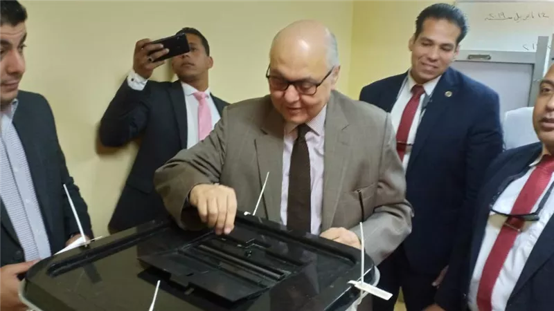 موسي مصطفي موسي يدلي بصوته