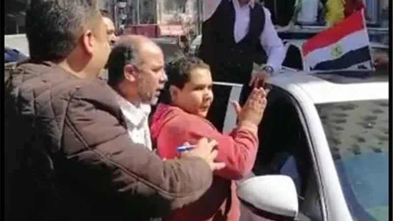 احمد شيبة يقود مسيرة للناخبين لتشجيع اهالى الاسكندرية للمشاركة فى التصويت .. صور
