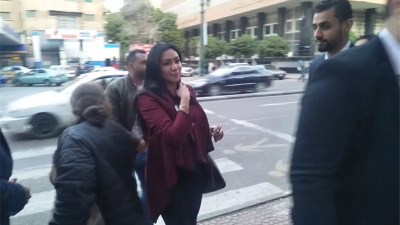 مريهان حسين تدلى بصوته بلجنة فى وسط البلد