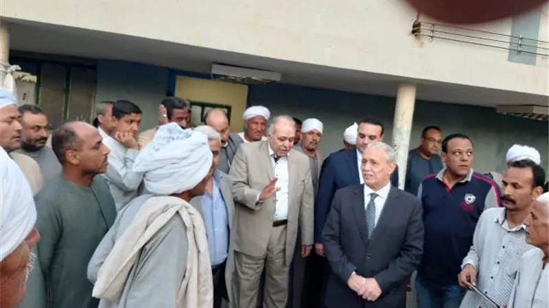 محافظ الأقصر يتفقد لجان القرنة غرب المحافظة