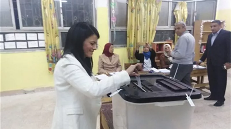 وزيرة السياحة تدلي بصوتها في الاستفتاء على التعديلات الدستورية