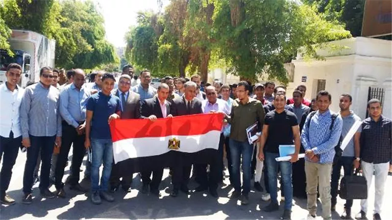 الغرباوى يشارك فى الاستفتاء داخل لجنة الوافدين بجامعة جنوب الوادى