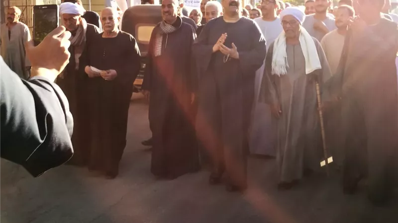 حشود عمال المحلة.. زيادة الاقبال بالقرى .. تصدر المرأة للصفوف.. أبرز مشاهد اليوم للاستفتاء