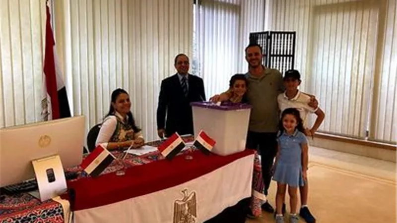 المصريون يقبلون على المشاركة في ثالث ايام الاستفتاء في استراليا