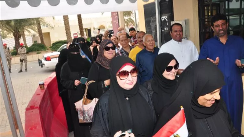 المصريون بالرياض يتوافدون على السفارة فى ثالث ايام الاستفتاء على تعديل الدستور