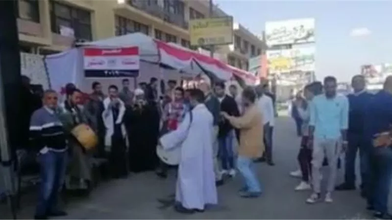 فيديو.. المواطنون يتوافدون على لجنة الجامعة العماليةيمدينة نصر