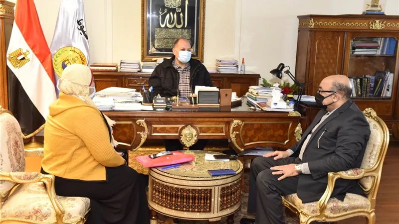محافظ أسيوط يلتقى وكيل وزارة الصحة ويشيد بحصول مديرية الصحة على المركز الأول