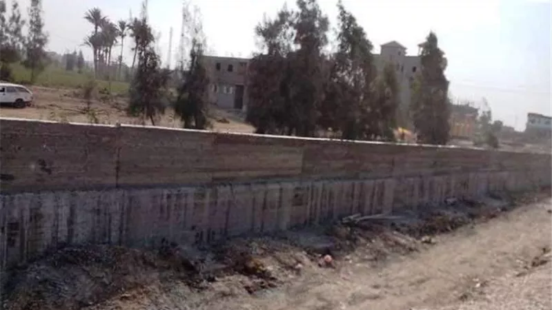 محافظ الشرقية يُتابع أعمال استكمال إنشاء حائط ساند على طريق جسر مصرف رمسيس