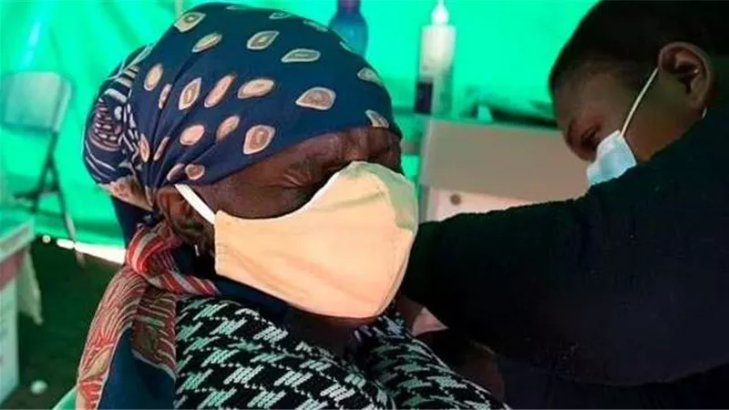 اكتشاف 21 متحورا من فيروس كورونا لدى مصابة بالإيدز بجنوب إفريقيا