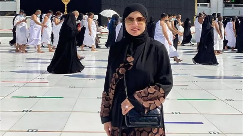 شاهد .. دينا فؤاد تشارك جمهورها أحدث ظهور وهى تؤدى مناسك العمرة