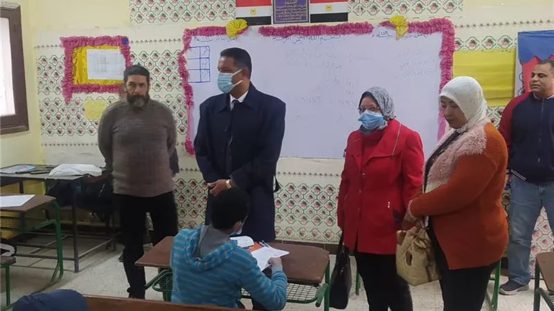 سلومة يزور لجنة (57357) واستبعاد رئيس لجنة بالجيزة لتقاعسه في امتحان الاعدادية