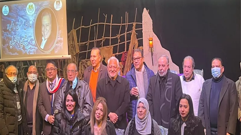 بحفل تأبينه بالبالون.. المركز القومى للمسرح يكرم بنات الراحل فهمى الخولى