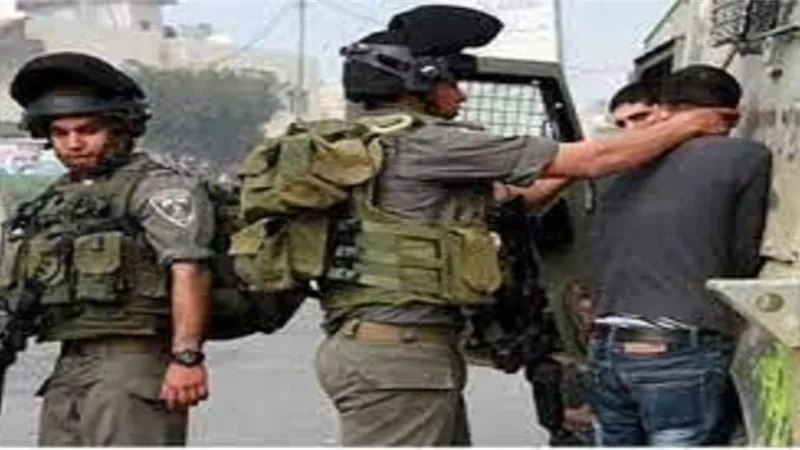 قوات الاحتلال تعتقل 14 فلسطينيا من مخيم الأمعرى برام الله والبيرة
