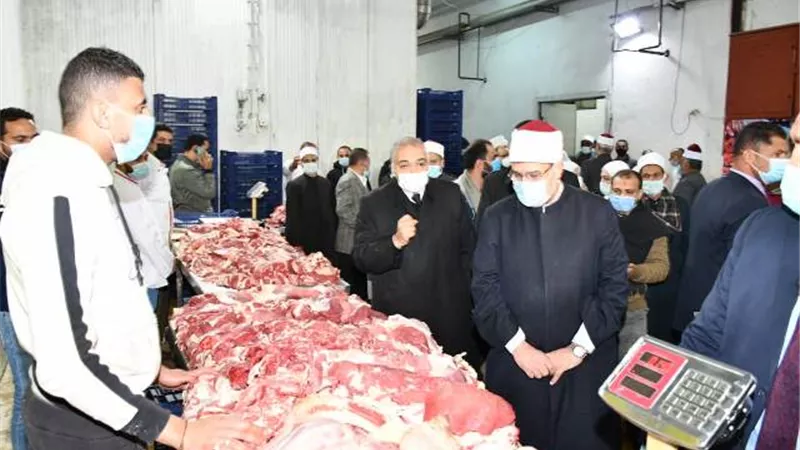 وزير الأوقاف يتفقد مجزر البساتين للوقوف على عملية تجهيز لحوم 