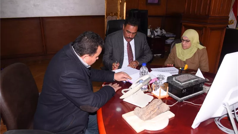 شعيب بحث طلبات تقنين المواطنين على أراضى الدولة بالمحافظة