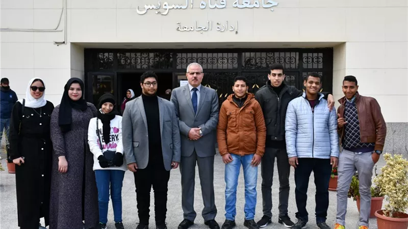 رئيس جامعة القناة يوجه بدمج الطلاب ذوي الهمم في الأنشطة والمعسكرات