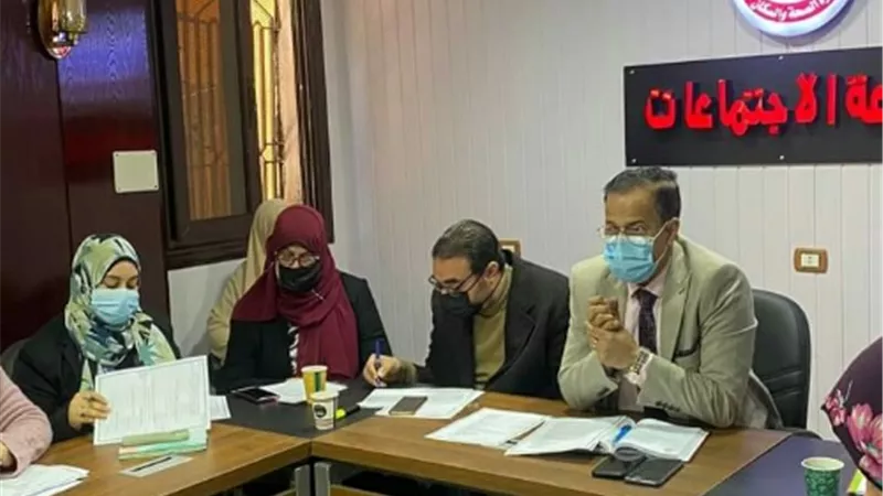 وكيل الصحة بالقليوبية يناقش أحدث بروتوكولات العلاج للمصابين بـ