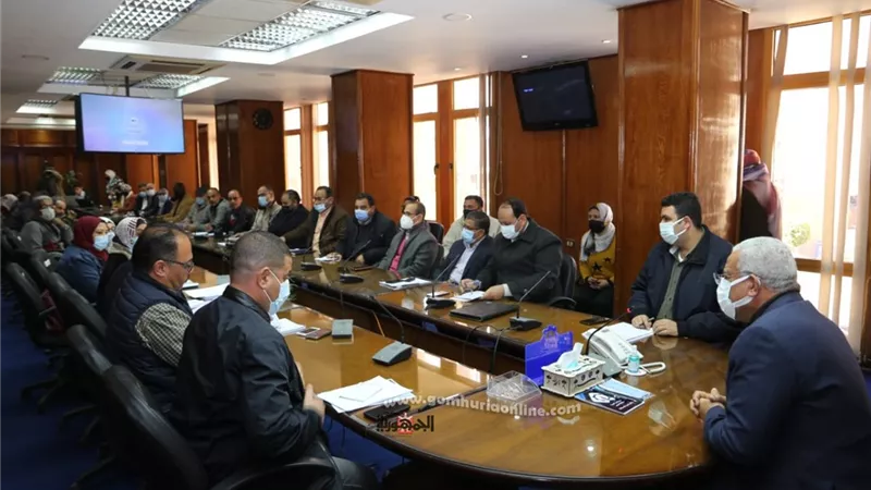 سرعة الانتهاء من نقل أي مسارات للمرافق العامة لتطوير طريق مصر ايران بالسويس